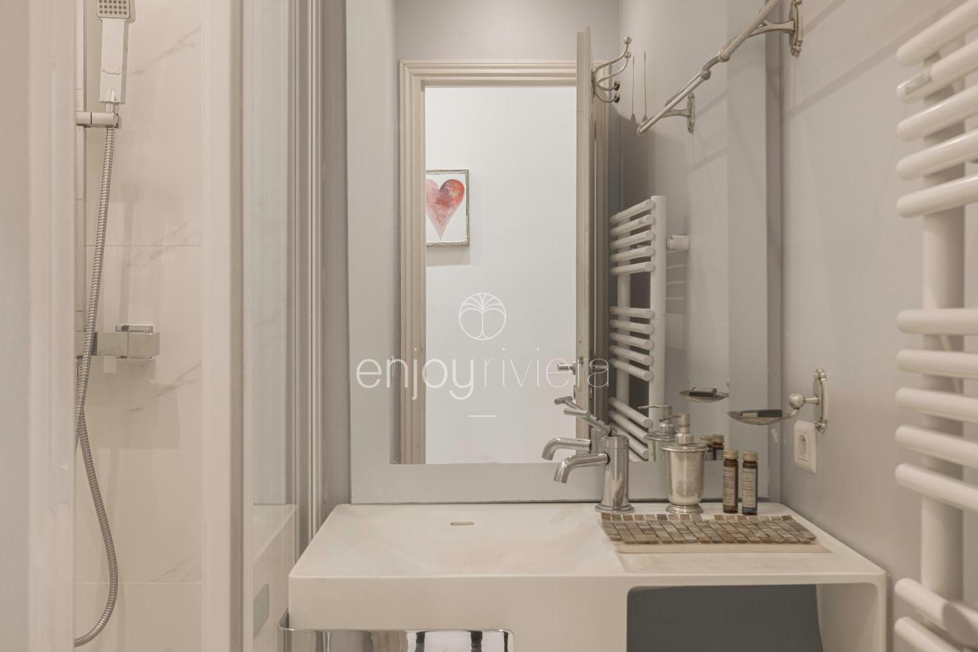 Palais Miramar - & E37 - 20m - Croisette Emplacement Unique - Wifi - Clim Apartment Cannes